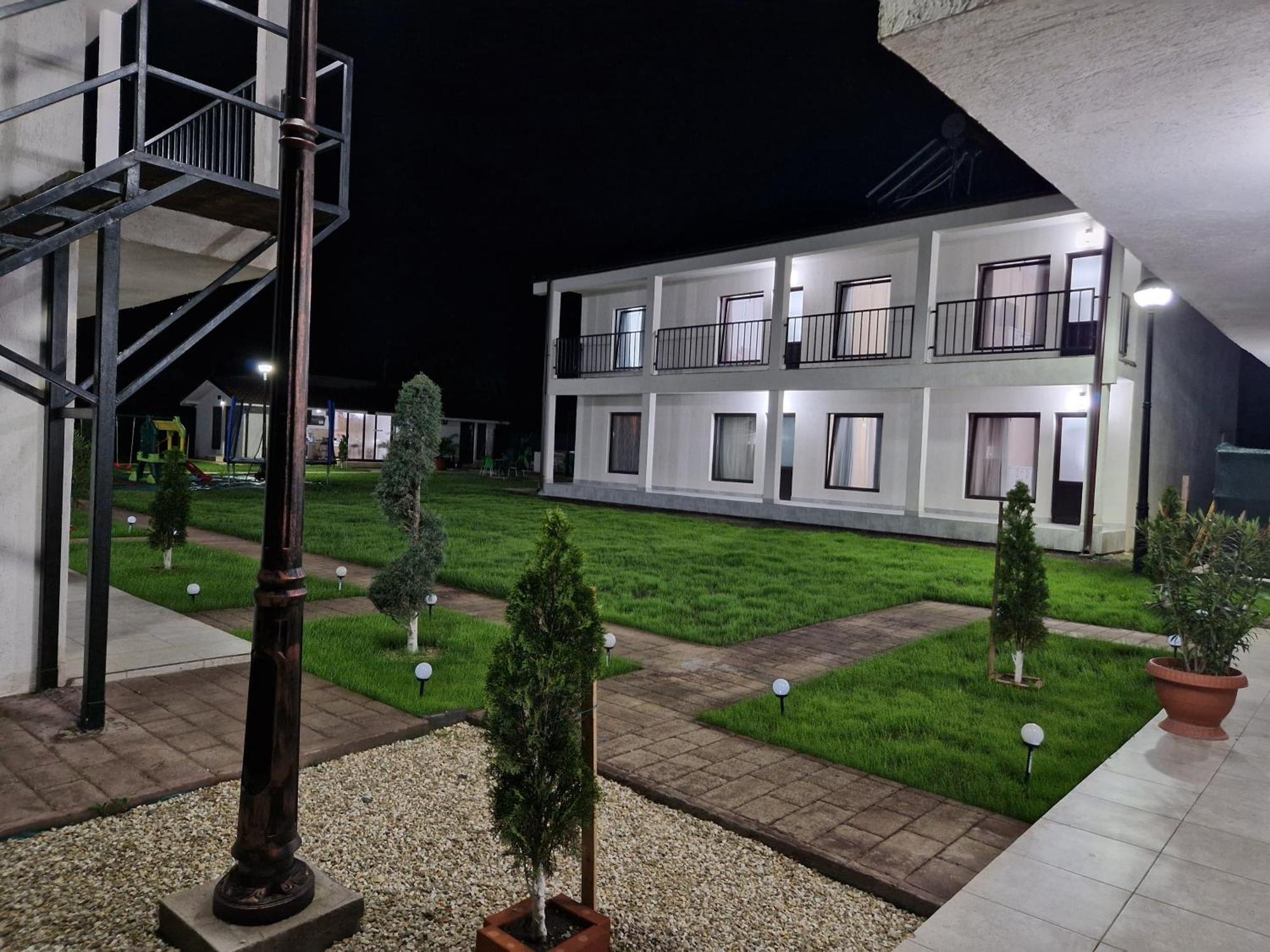 מלון Două Mai Complex Turistic N&S מראה חיצוני תמונה